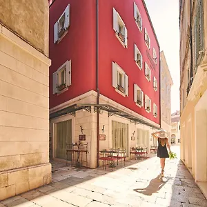 https://marmont-hotel.splithotels.org