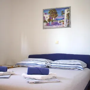 https://andrea-apartments.hotels-in-trogir.com