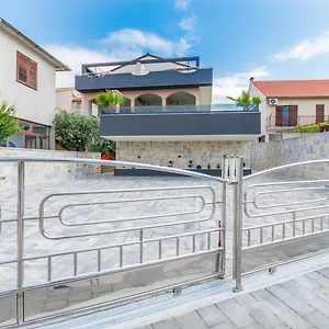 apartments-rada-biograd-na-moru.hotelinzadar.com/